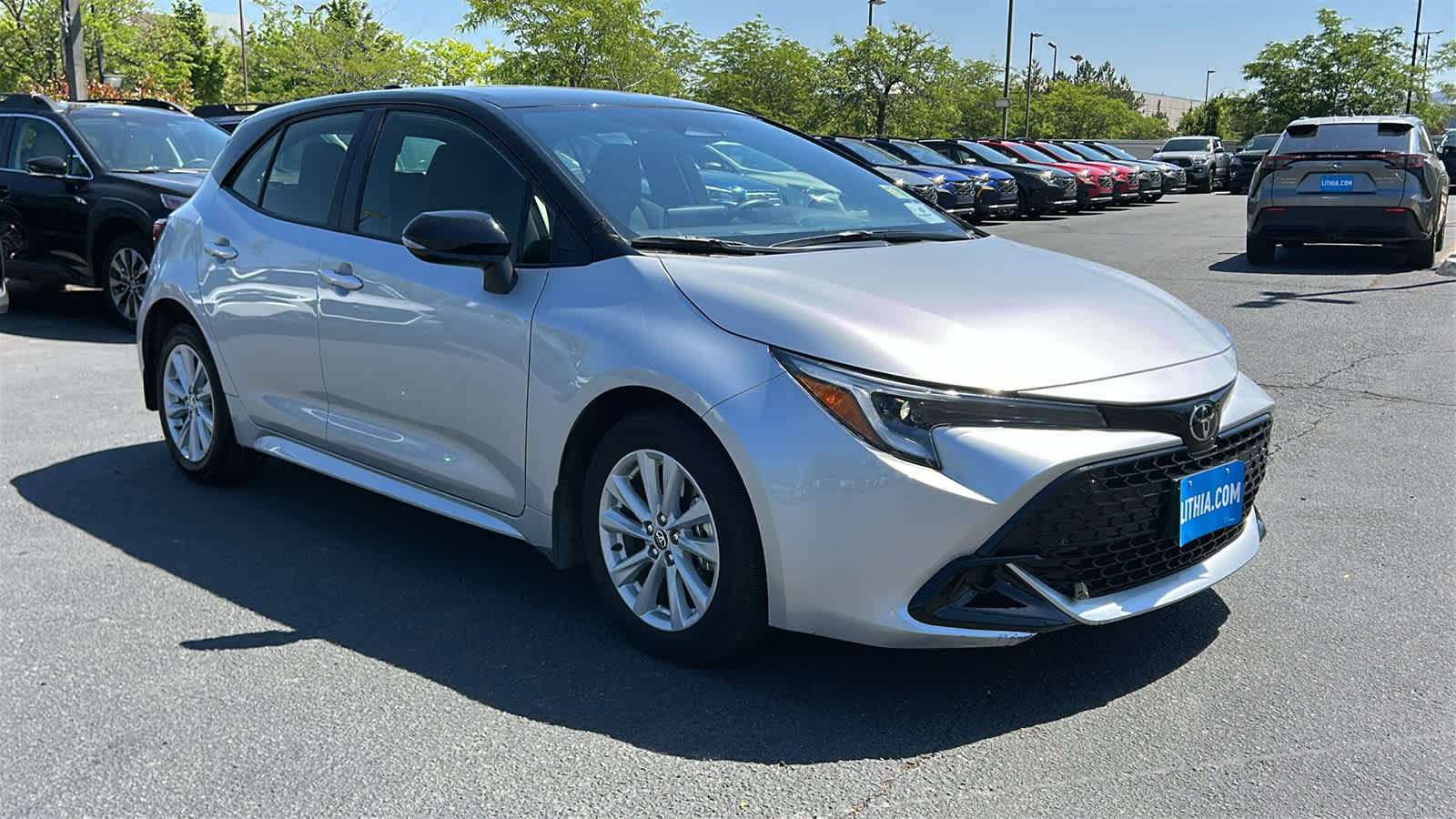 Used 2025 Toyota Corolla SE w/ SE Package FWD image 3
