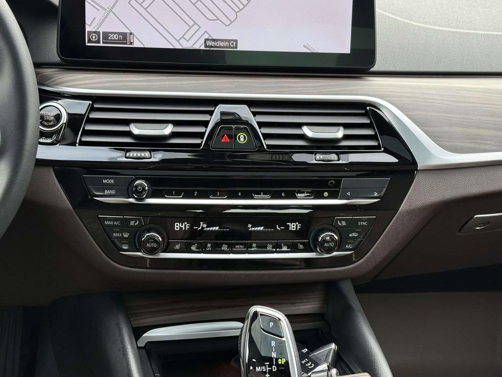 Used 2022 BMW 530i w/ Executive Package image 18