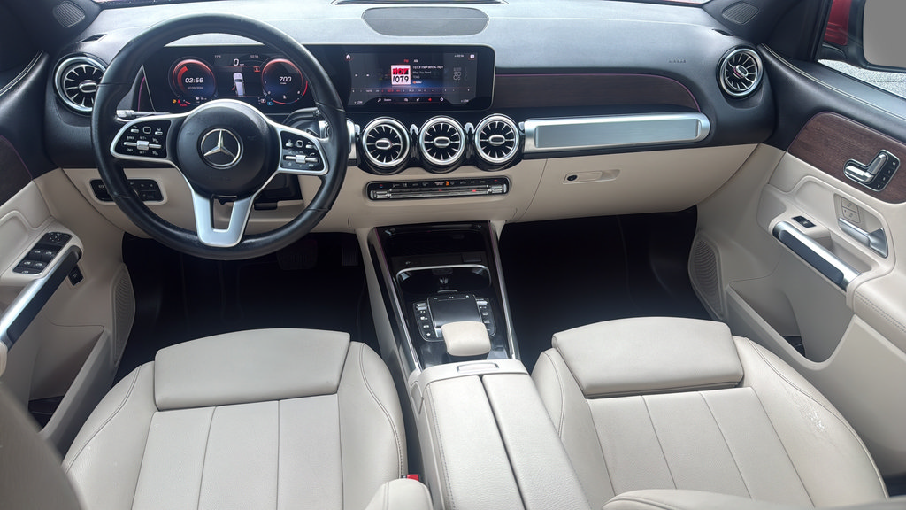 Used 2021 Mercedes-Benz GLB 250 w/ Premium Package image 11