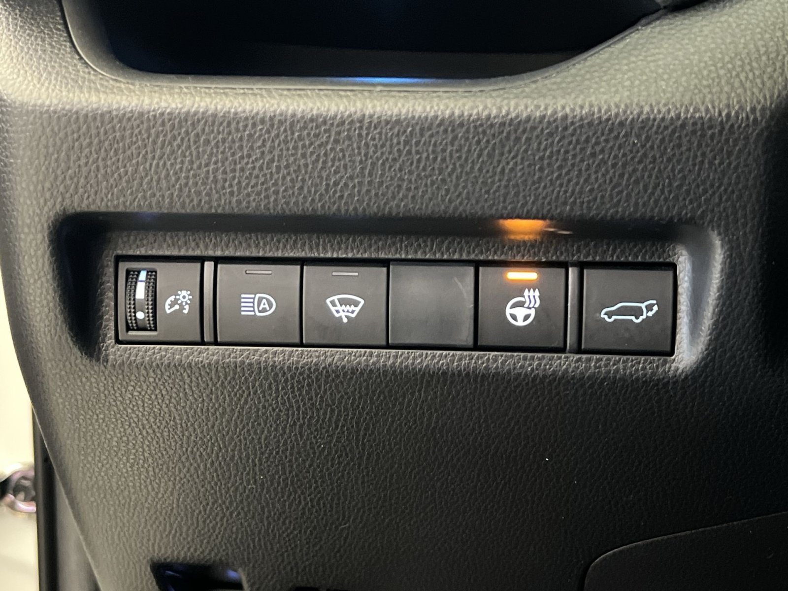 Used 2020 Toyota RAV4 XSE AWD/4WD image 38