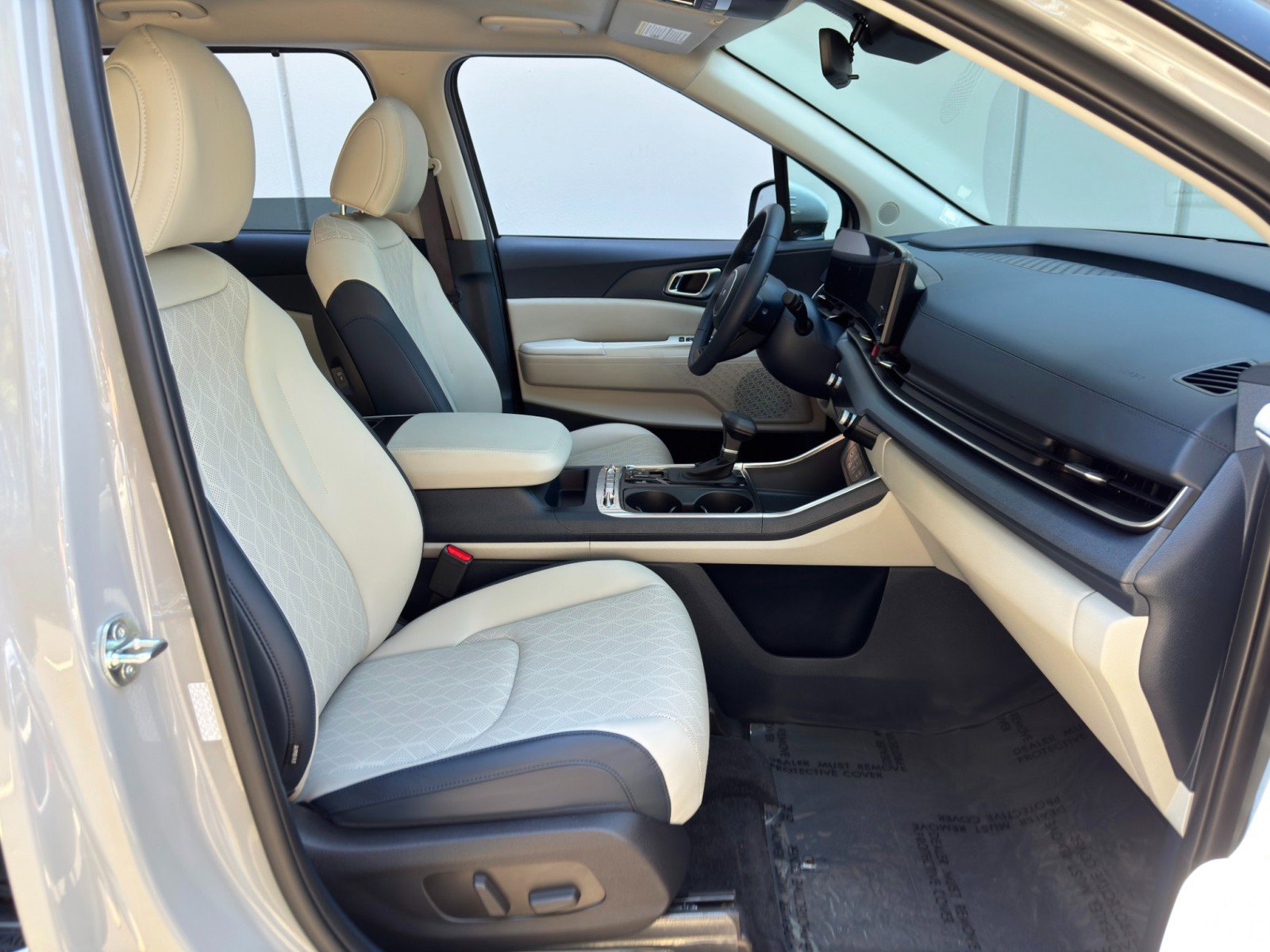 Used 2025 Kia Carnival SX FWD image 16