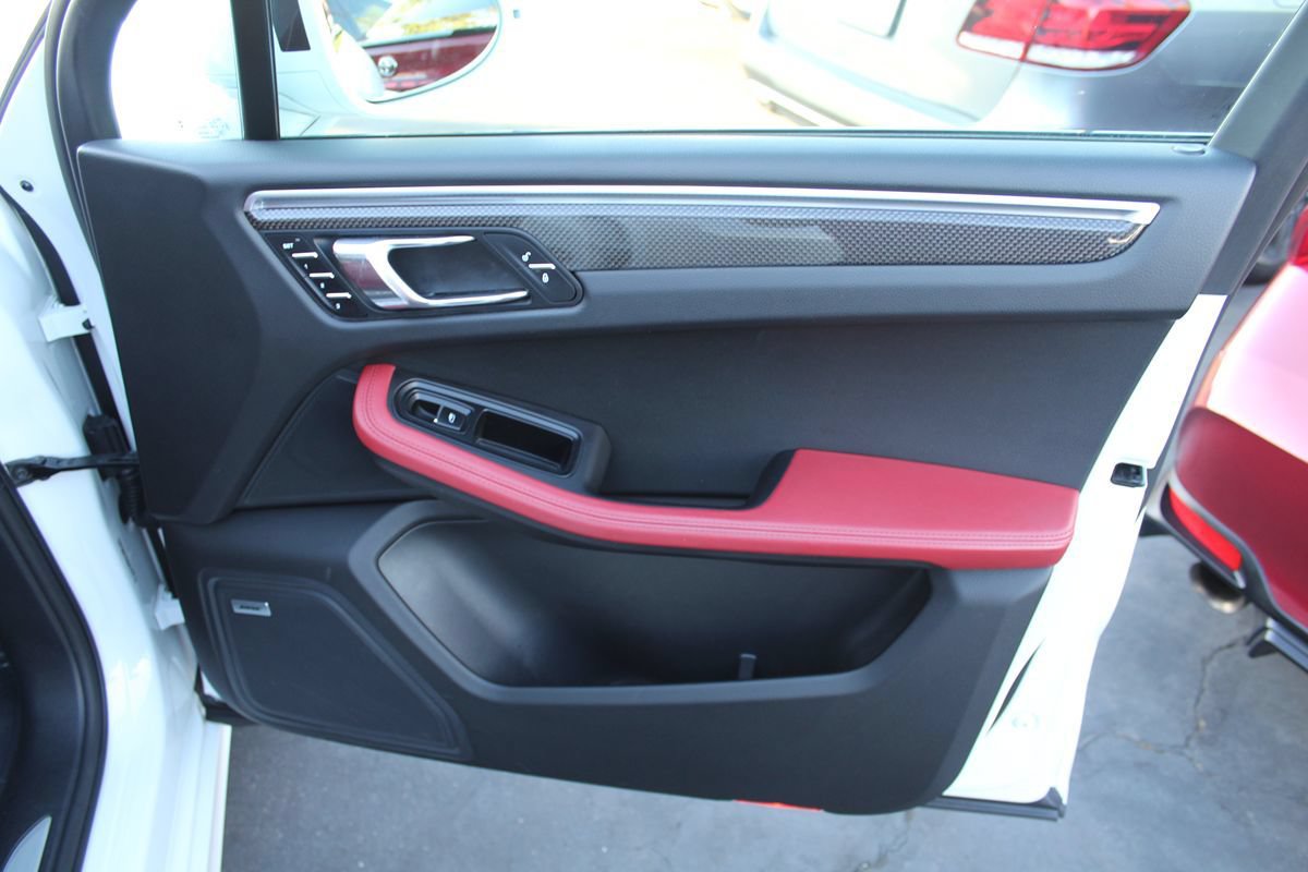 Used 2017 Porsche Macan Turbo AWD/4WD image 22