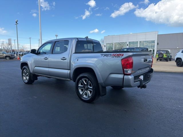 Used 2017 Toyota Tacoma TRD Sport w/ Tow Package (A/T) image 5