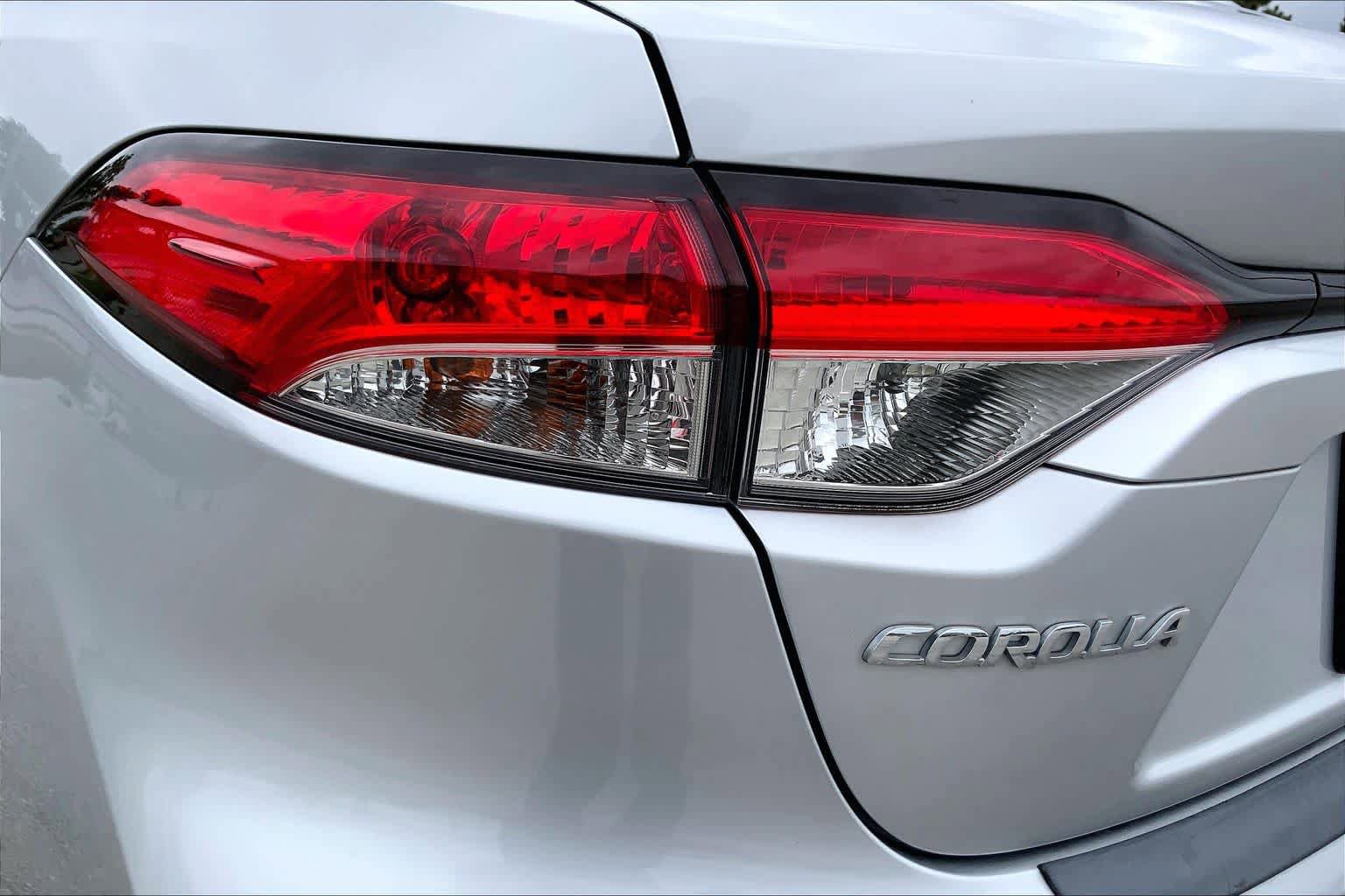 Used 2021 Toyota Corolla LE FWD image 28