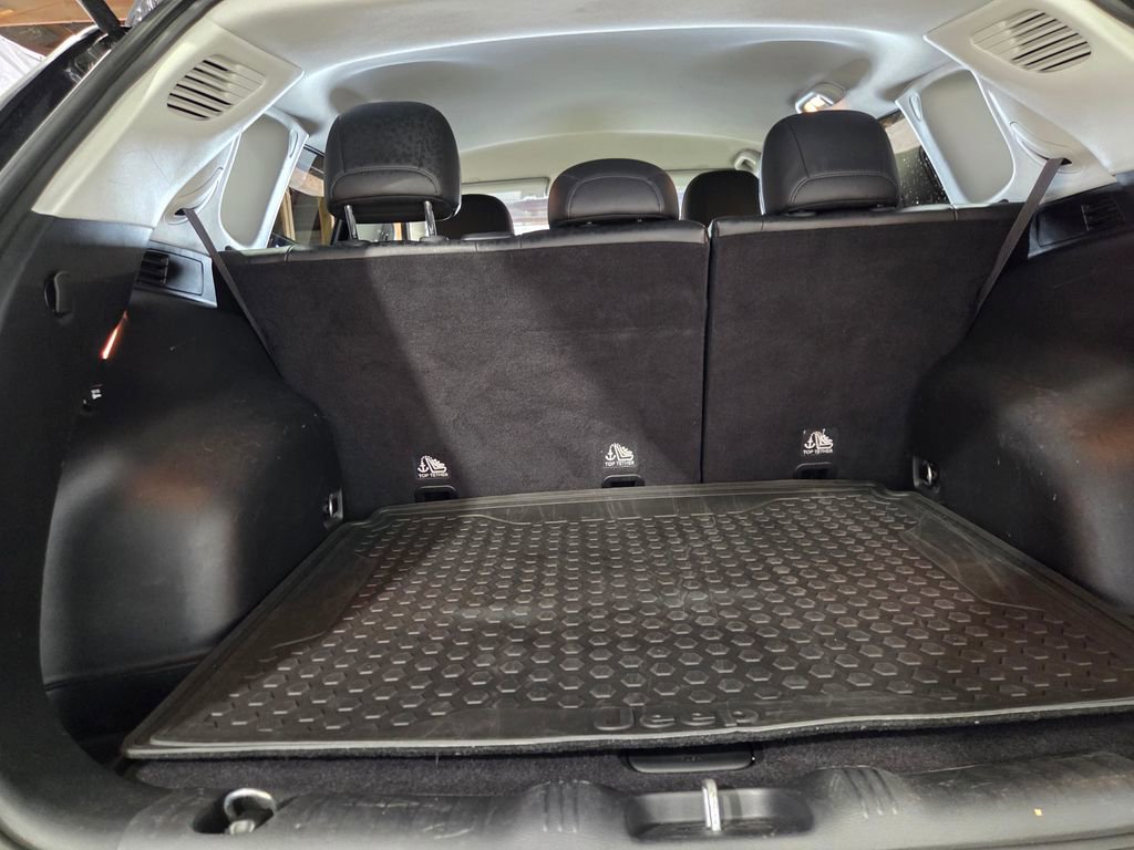 Used 2018 Jeep Compass Latitude w/ Cold Weather Group image 20