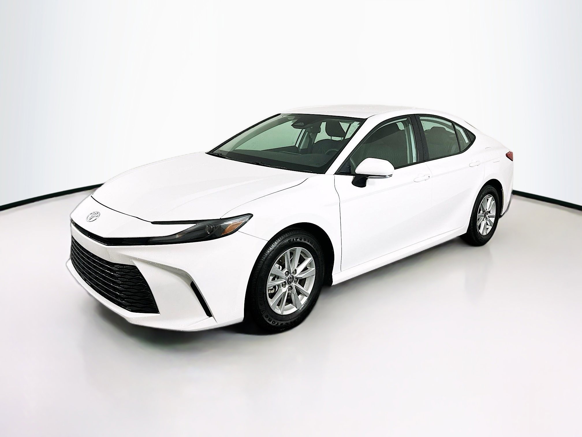 Used 2025 Toyota Camry LE image 3