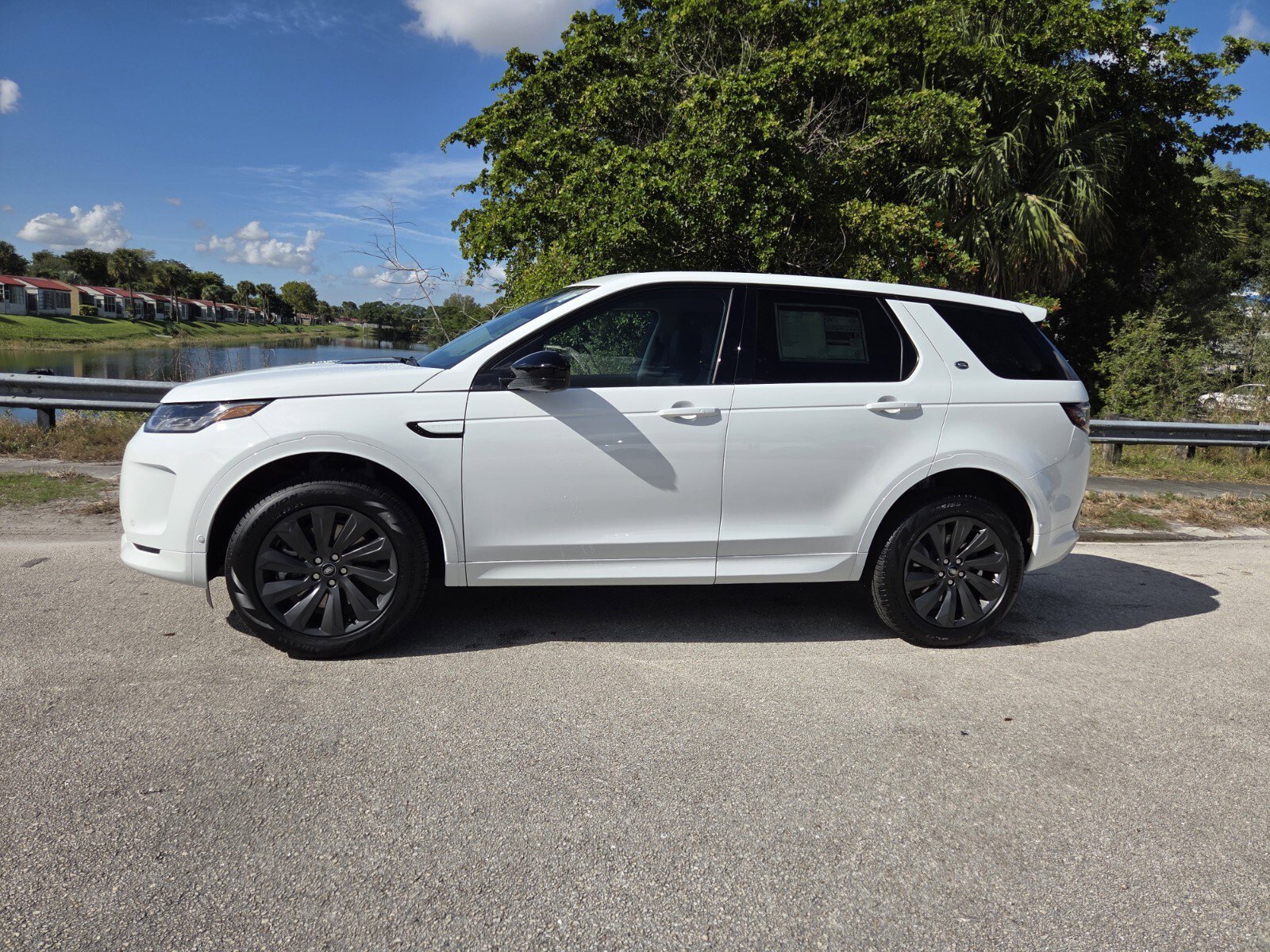 New 2025 Land Rover Discovery Sport S image 8