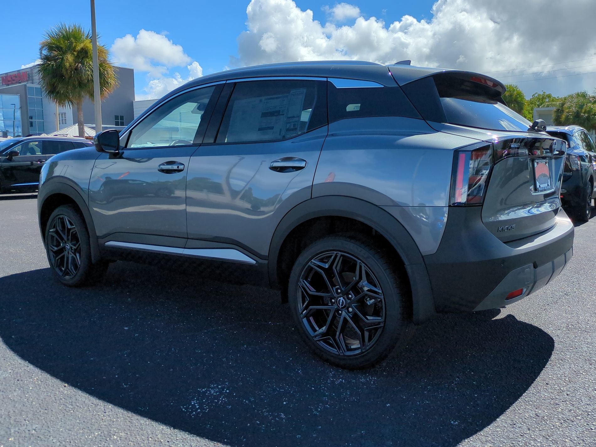 New 2025 Nissan Kicks SR FWD image 6