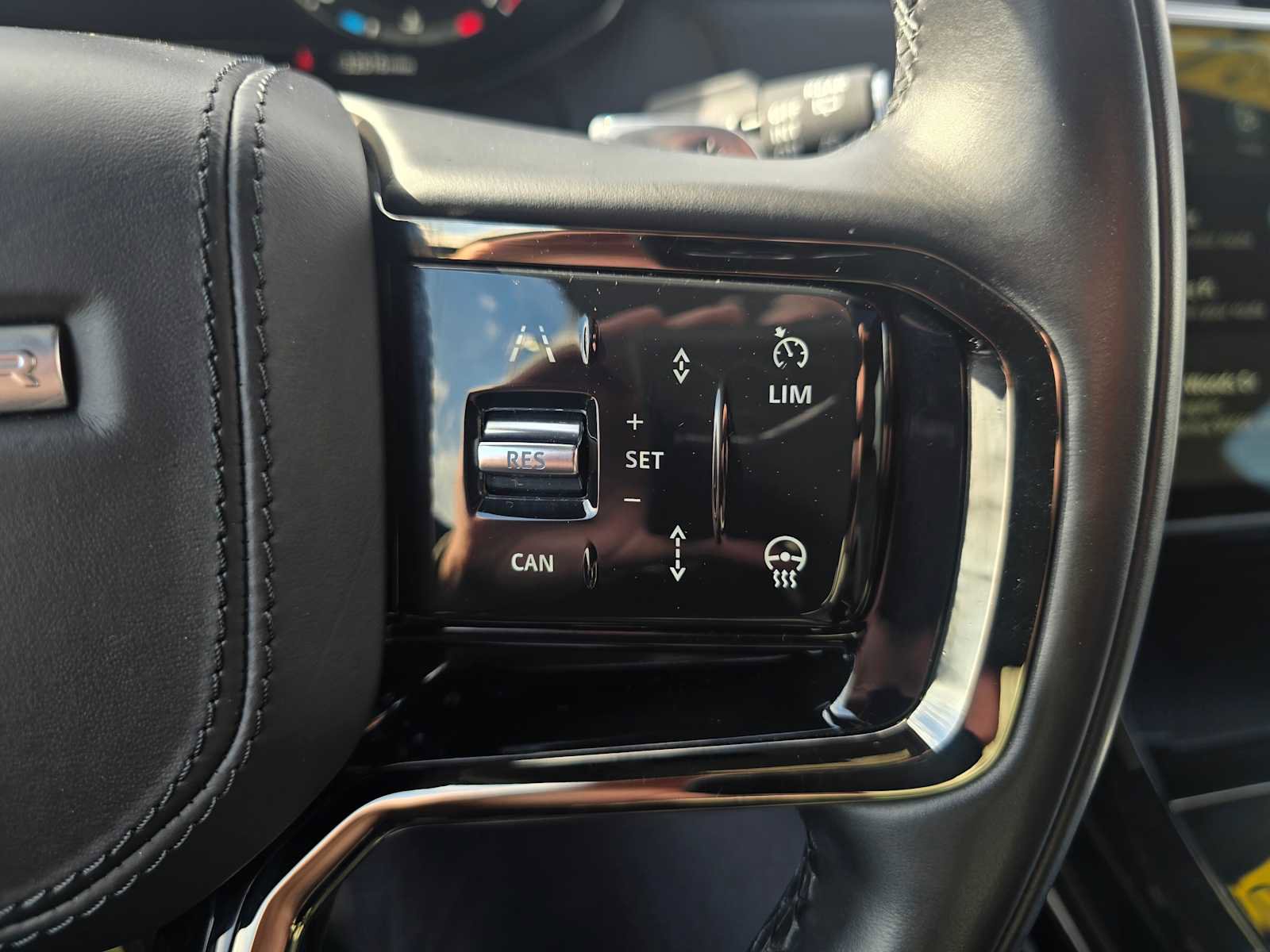 Used 2024 Land Rover Range Rover Sport Dynamic SE image 32