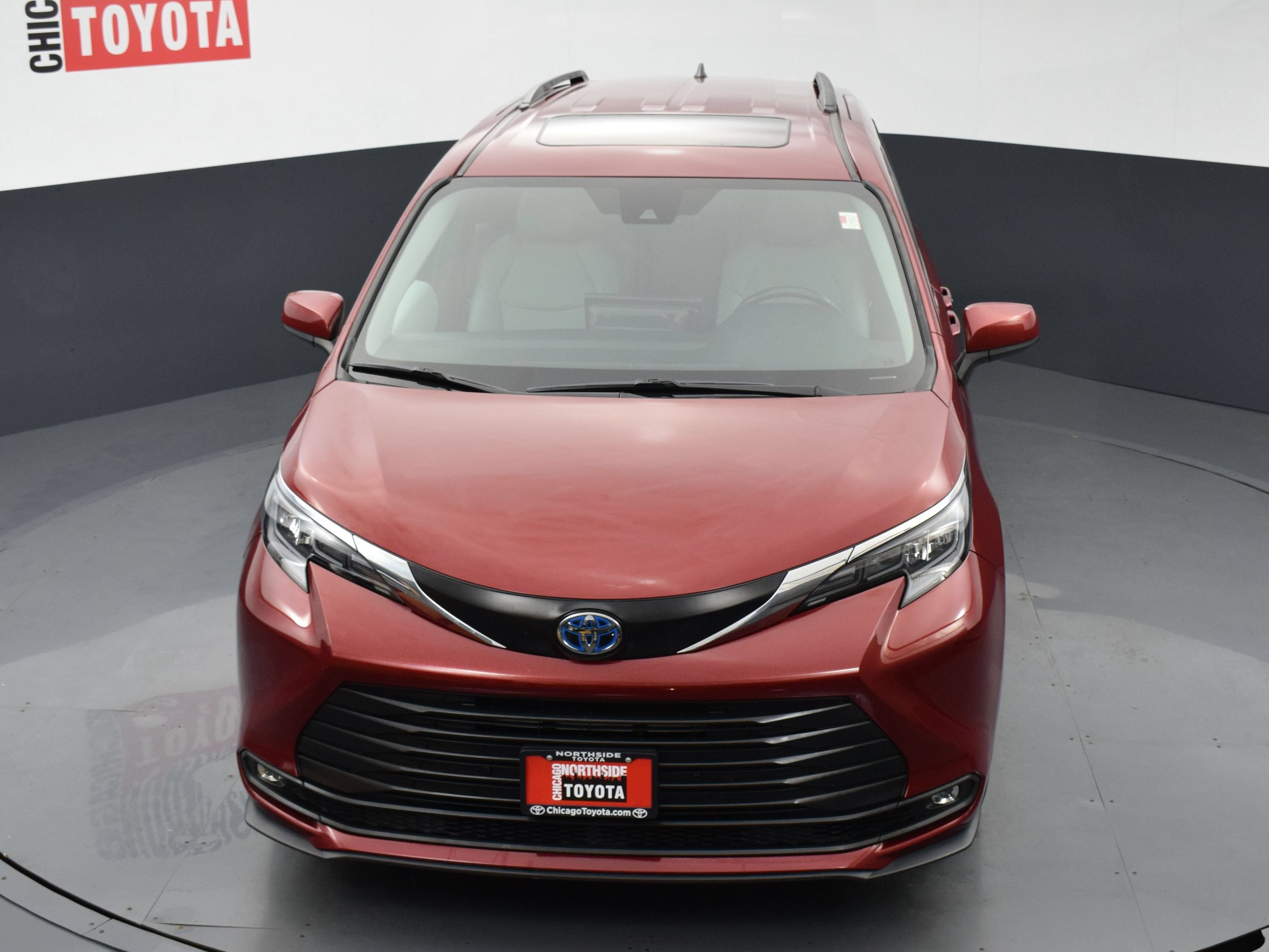 Used 2025 Toyota Sienna XLE FWD image 27