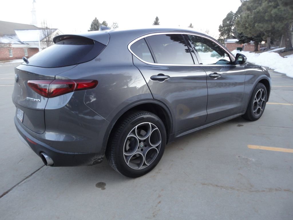 Used 2018 Alfa Romeo Stelvio AWD image 3