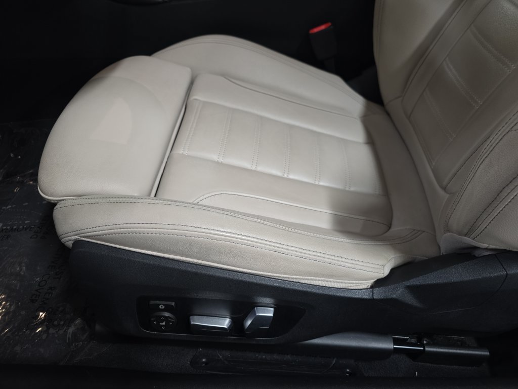 Used 2024 BMW M440i Convertible RWD image 25