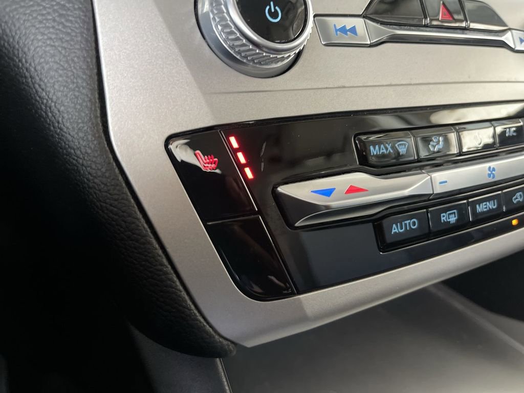 Used 2022 Ford Explorer XLT image 35