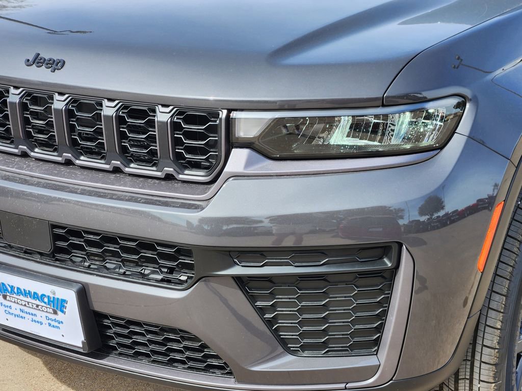 New 2026 Jeep Grand Cherokee Altitude image 5
