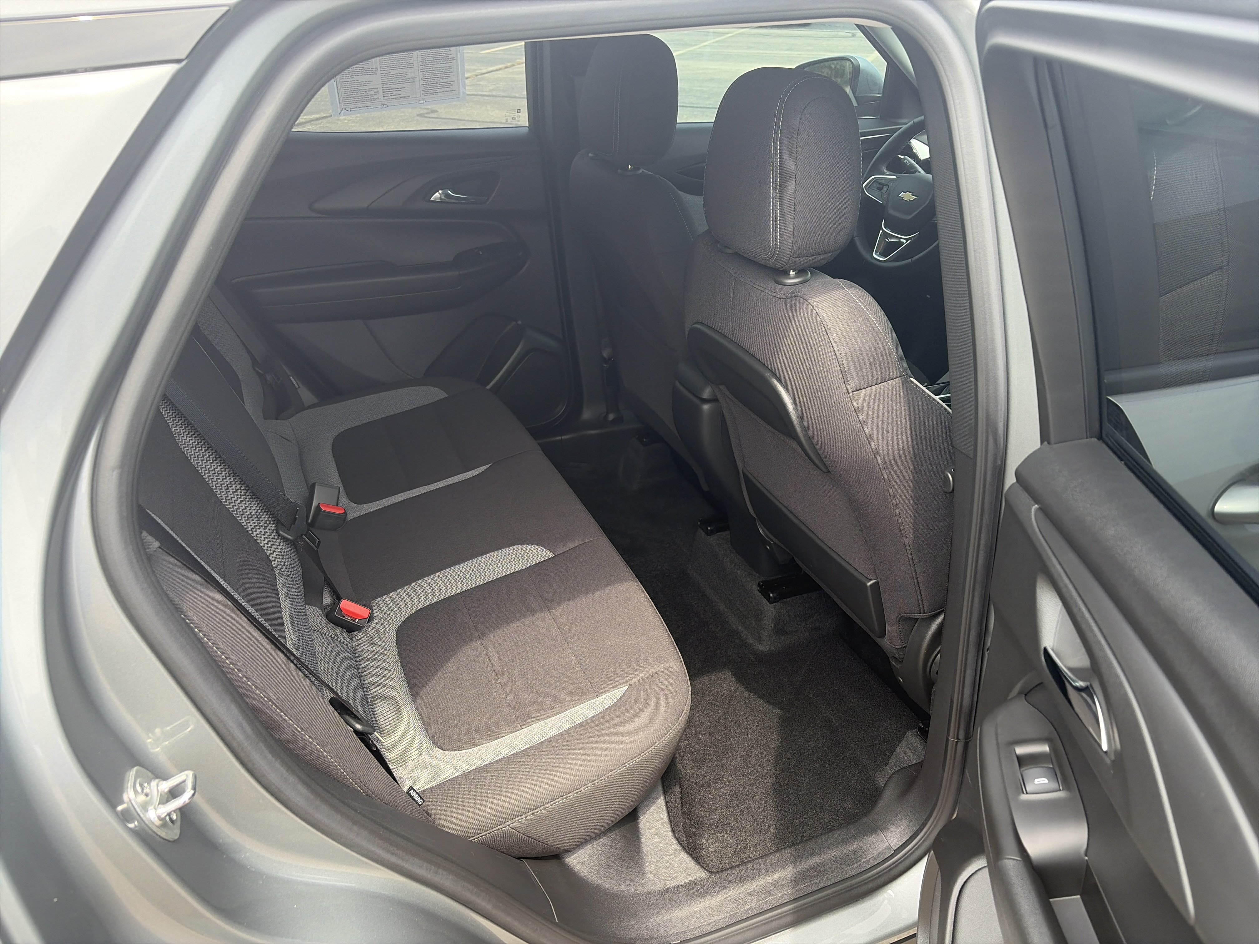 Used 2024 Chevrolet TrailBlazer LT w/ LT Cold Weather Package FWD image 12