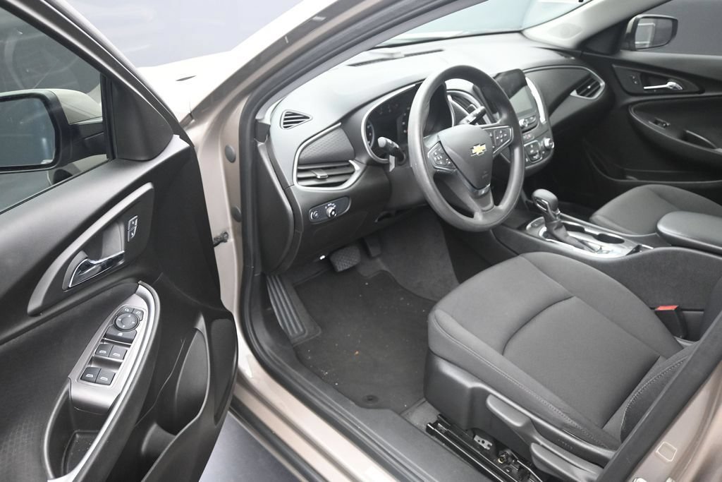 Used 2025 Chevrolet Malibu LS FWD image 10