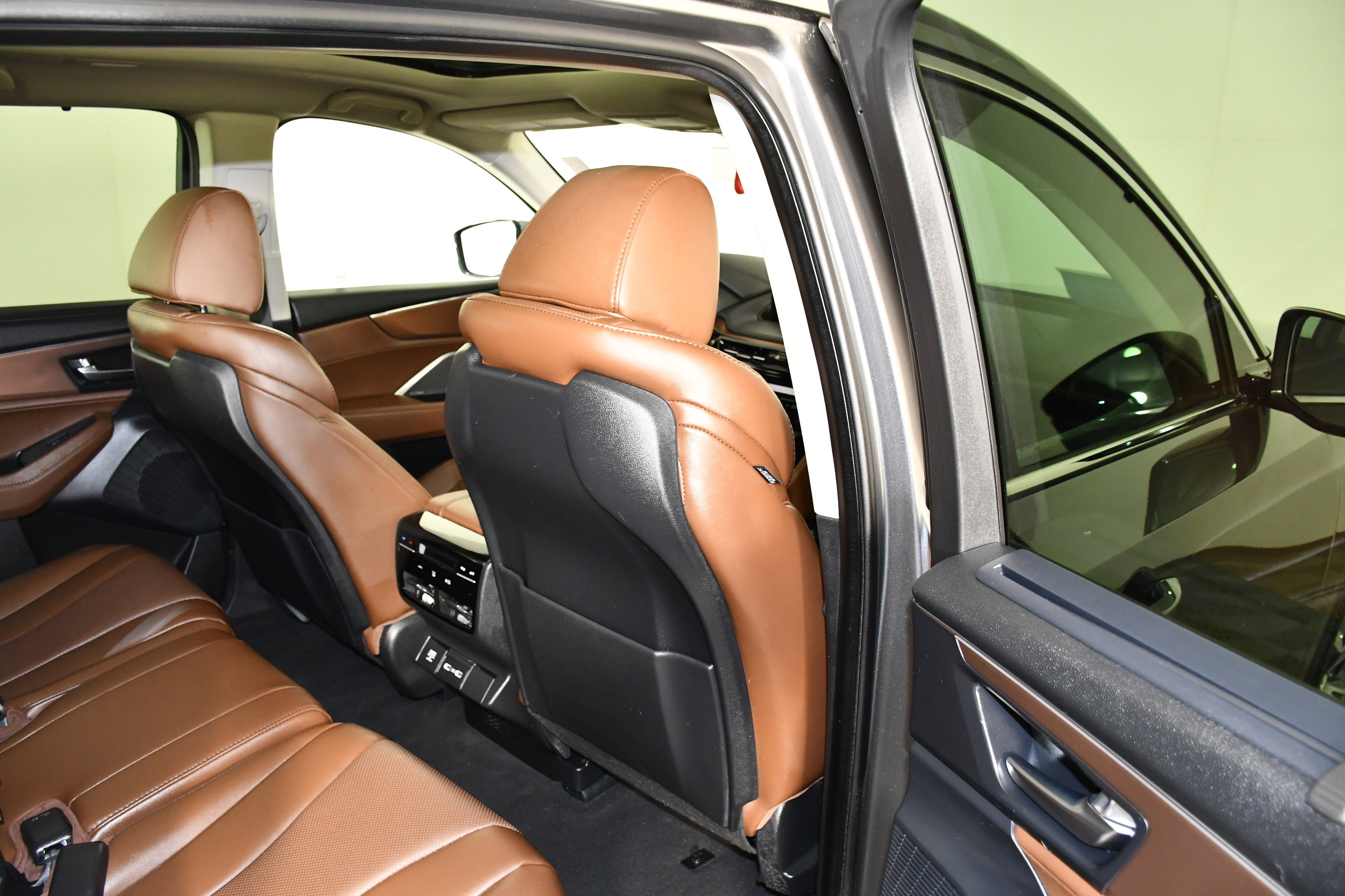 Certified 2024 Acura MDX SH-AWD w/ Technology Package image 44