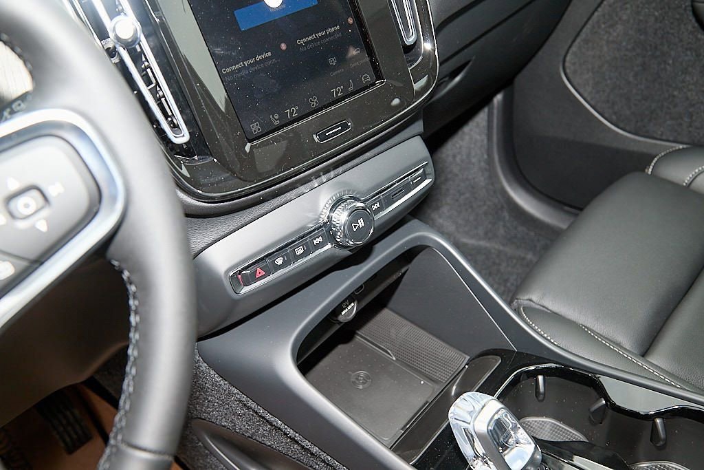 New 2026 Volvo XC40 B5 Plus w/ Protection Package Premier image 16