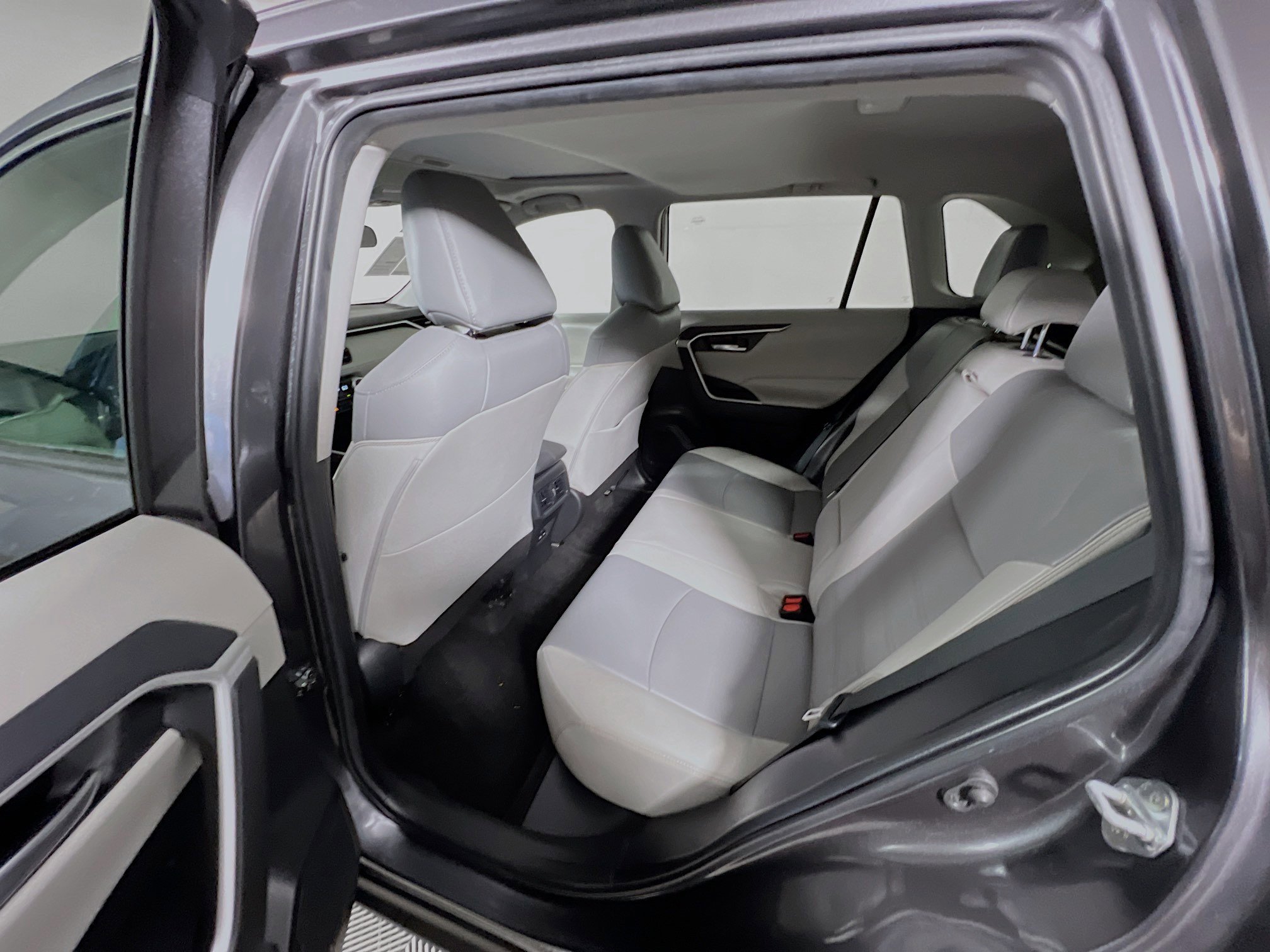 Used 2023 Toyota RAV4 XLE Premium image 29