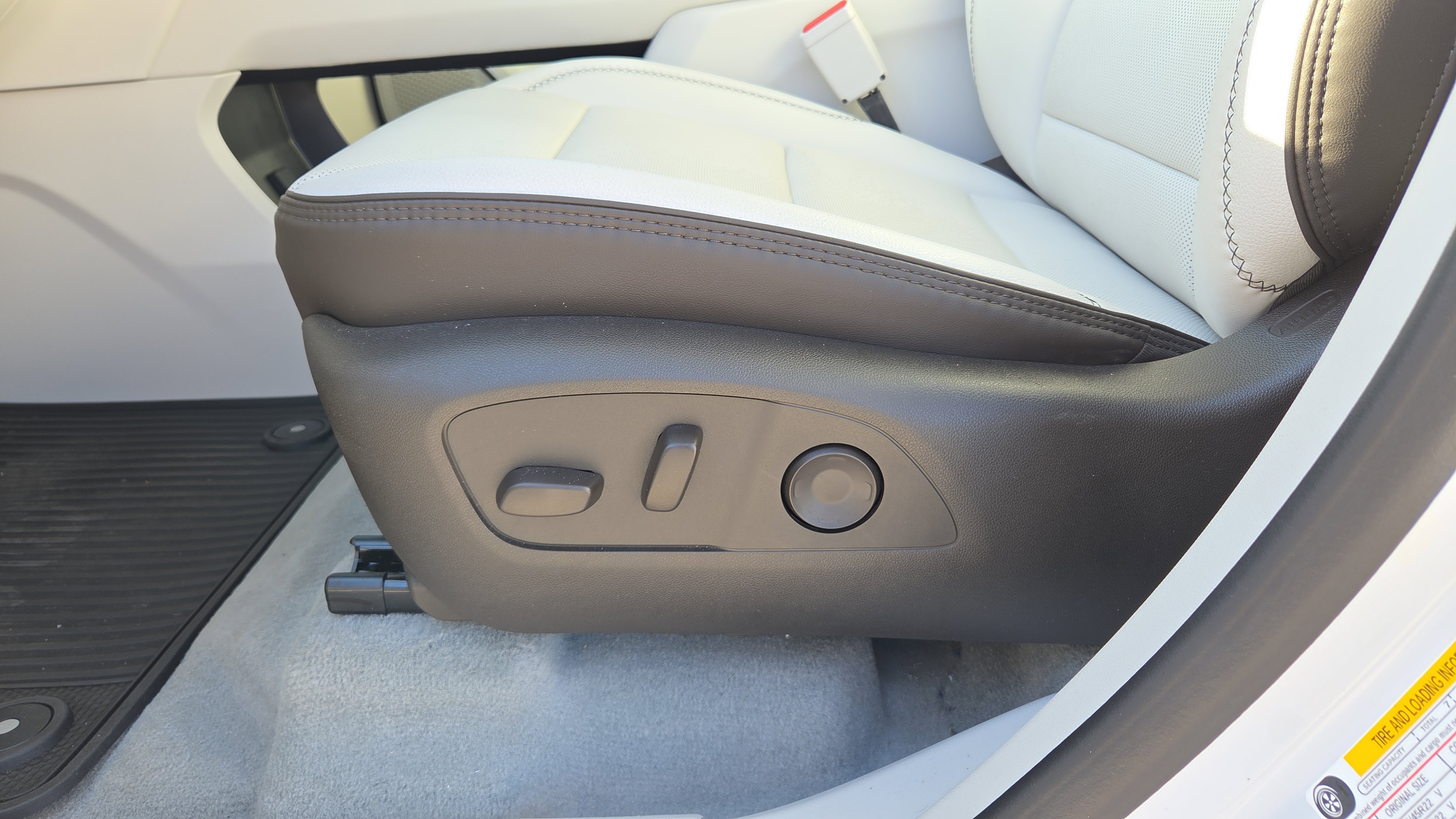 Used 2024 GMC Acadia Denali w/ Super Cruise Package image 18