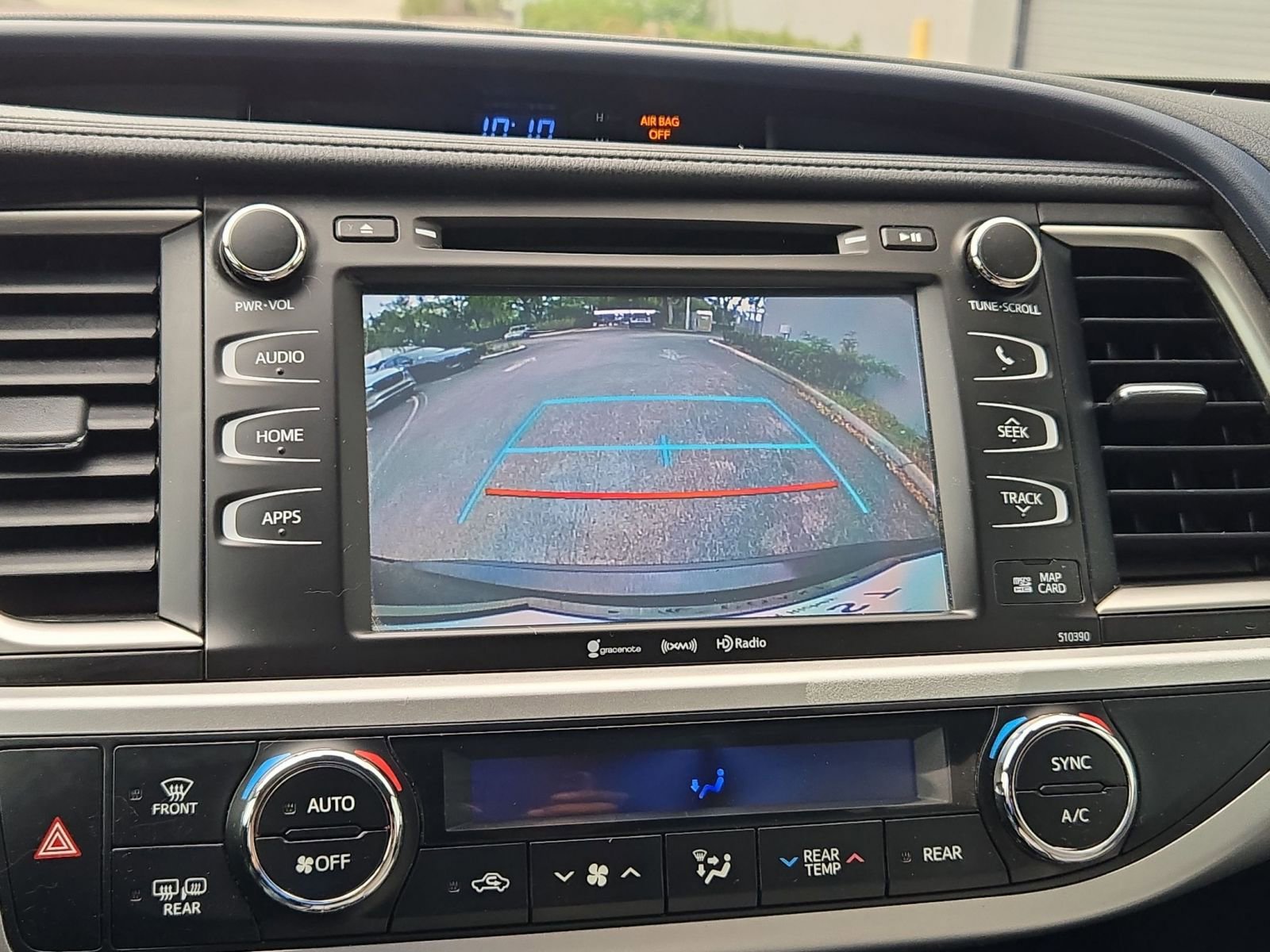 Used 2019 Toyota Highlander XLE image 17
