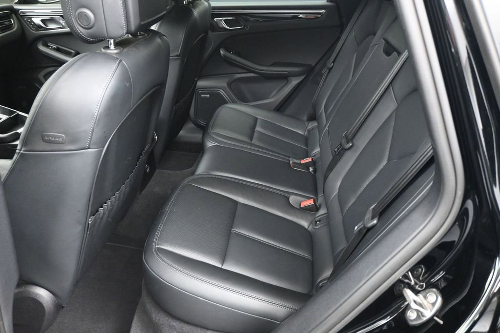 Certified 2024 Porsche Macan S AWD/4WD image 7