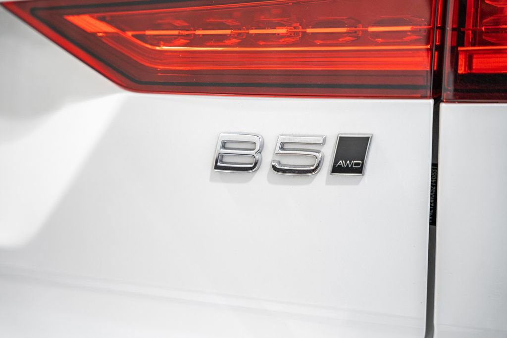 Used 2025 Volvo V60 B5 Cross Country Plus image 8