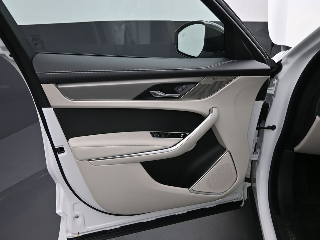 Certified 2025 Jaguar F-PACE R-Dynamic S image 18