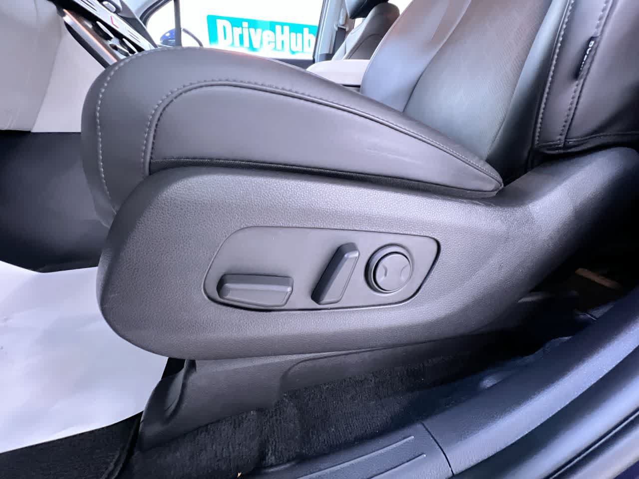 Used 2024 Kia Carnival LX FWD image 13