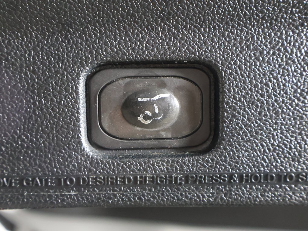 Used 2018 Ford Explorer XLT w/ Equipment Group 202A image 46