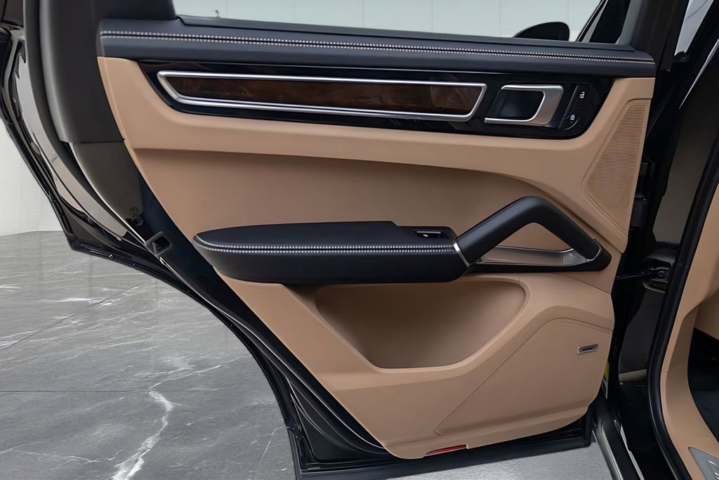 Used 2022 Porsche Cayenne Turbo image 29