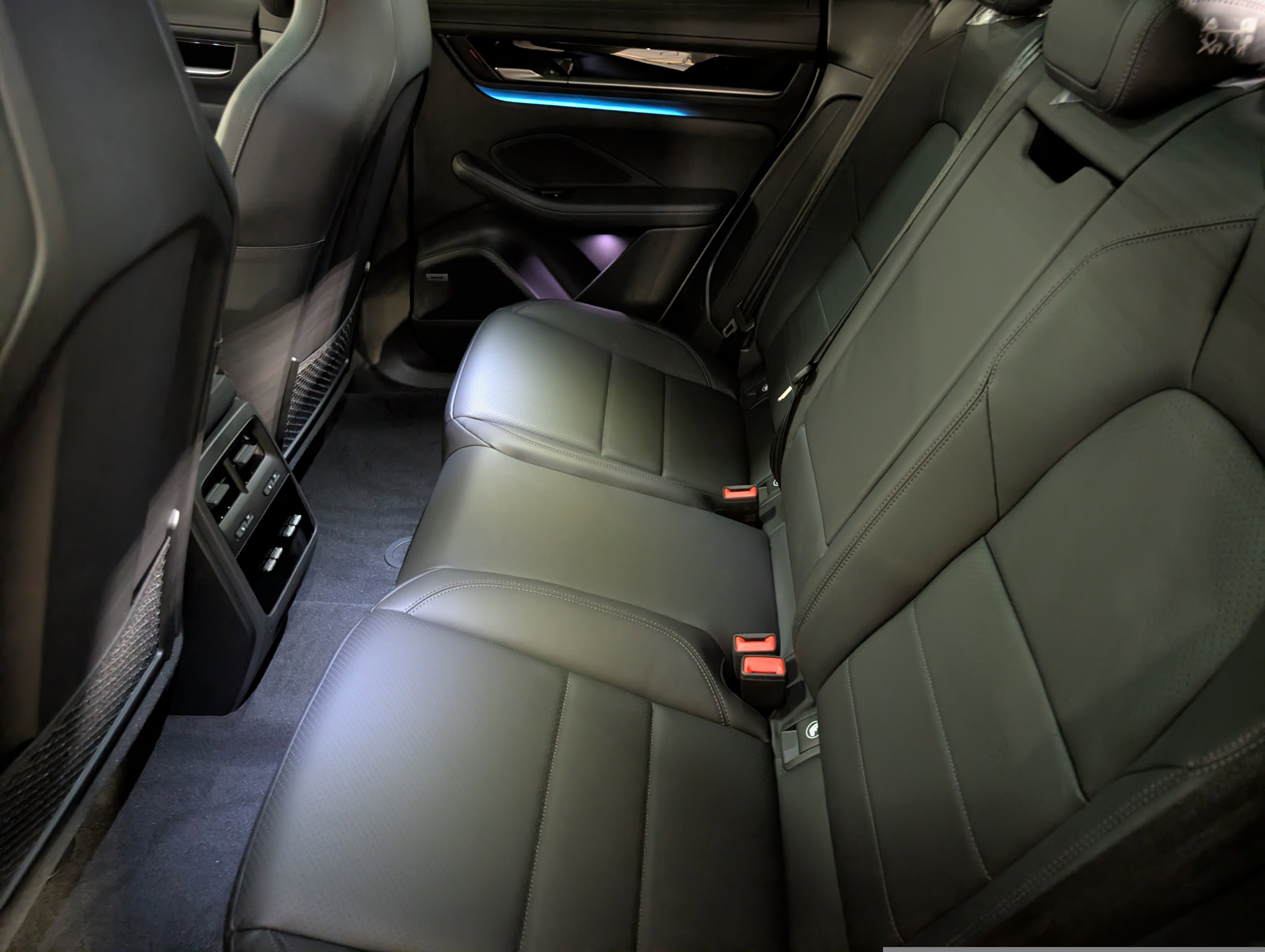 New 2026 Porsche Macan 4 Electric image 25