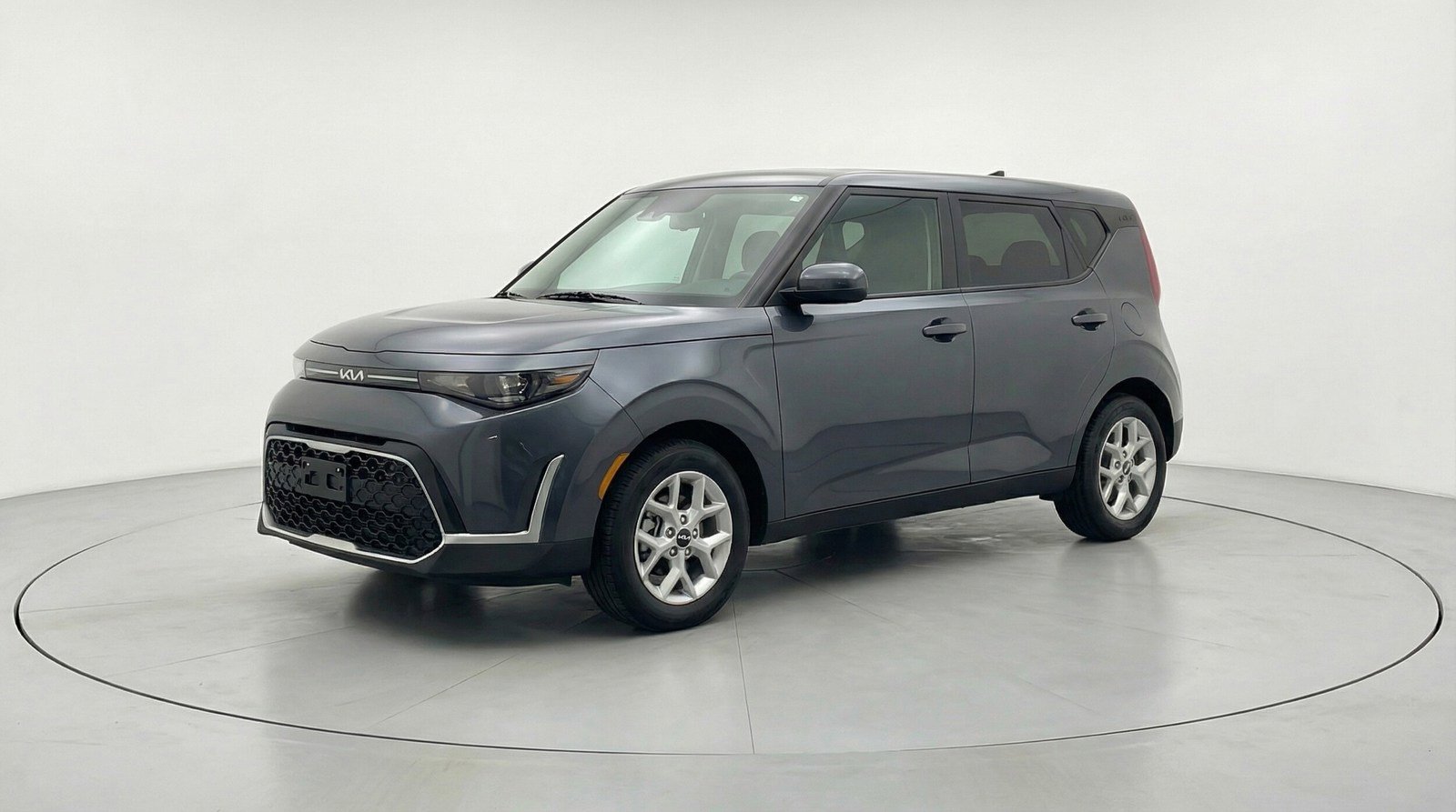 Used 2025 Kia Soul LX w/ LX Technology Package FWD image 3