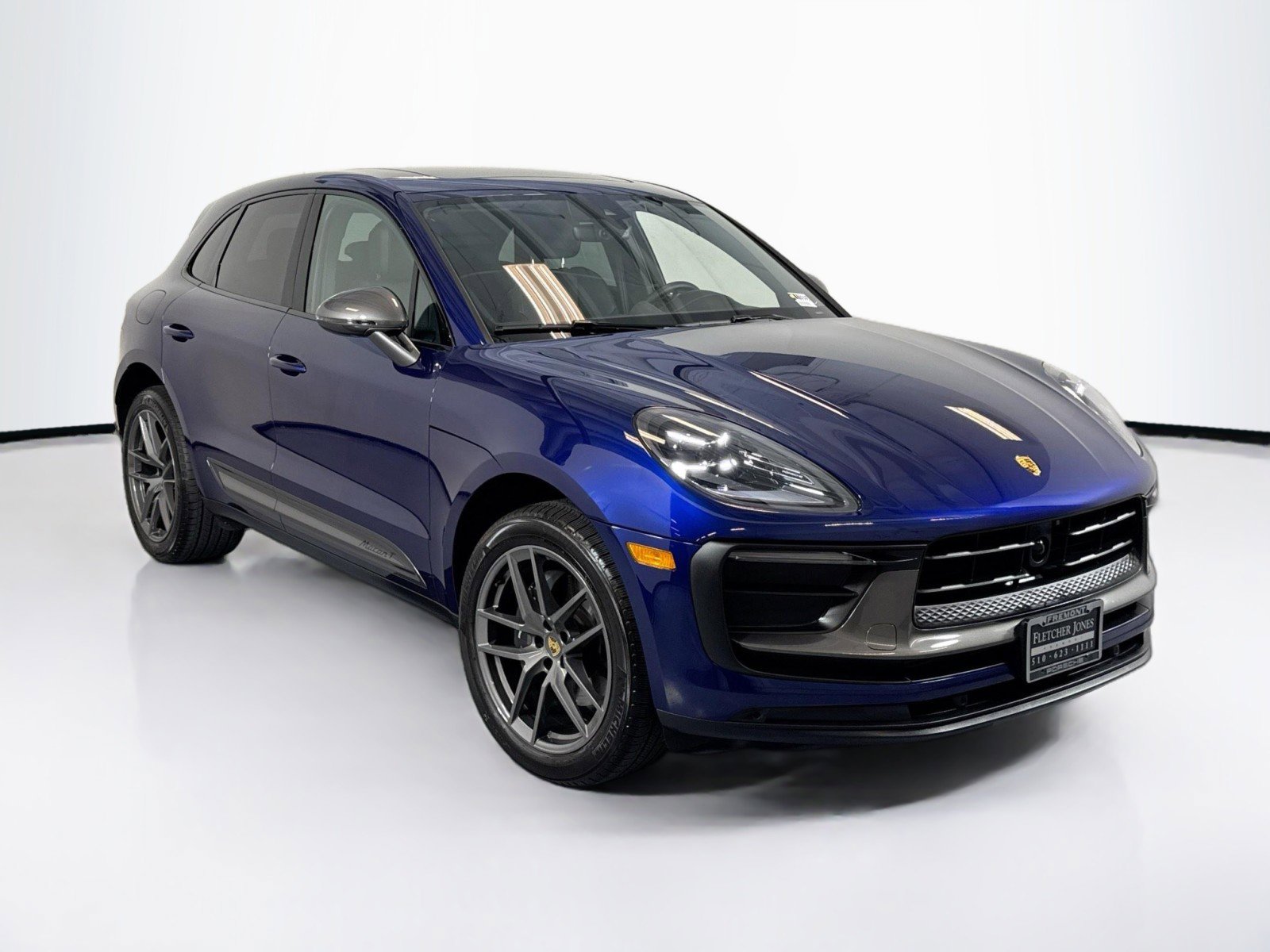 Certified 2025 Porsche Macan AWD/4WD image 7