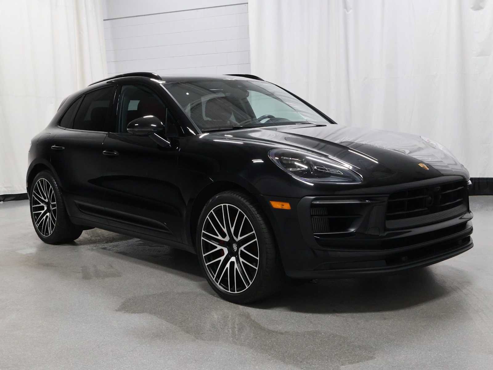 Certified 2023 Porsche Macan S AWD/4WD image 13