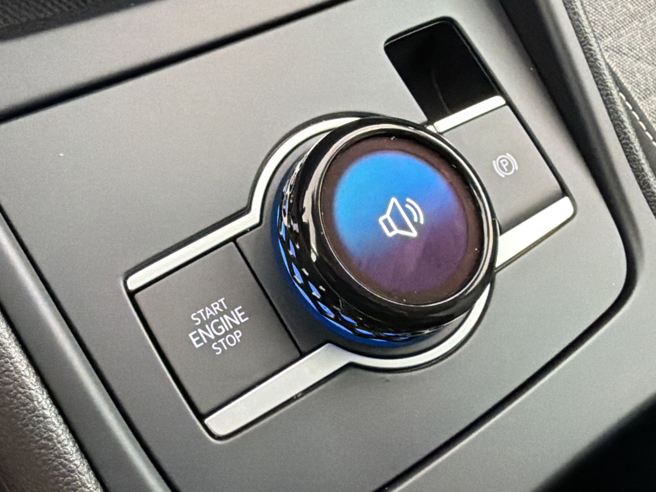 Used 2025 Volkswagen Tiguan S image 17