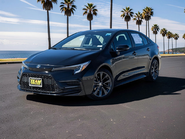 Used 2025 Toyota Corolla SE FWD image 2