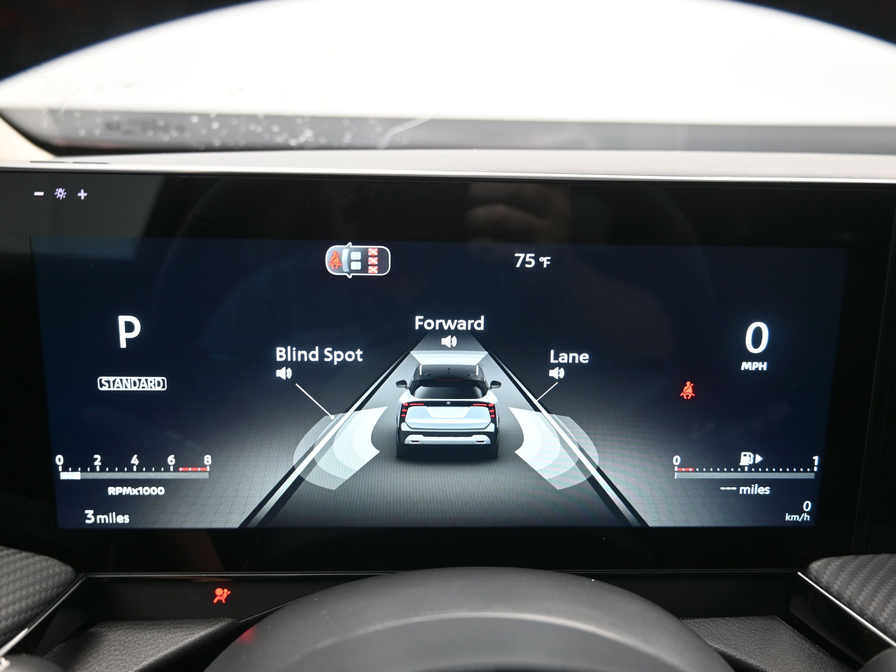 New 2026 Nissan Kicks SR image 13