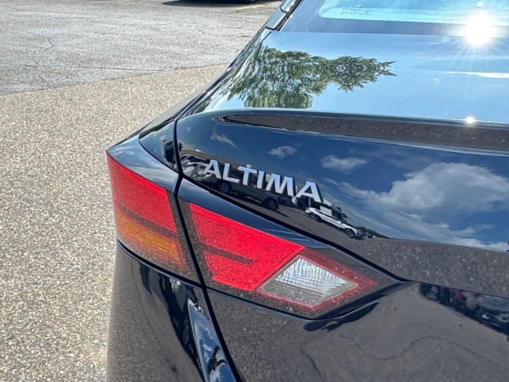 Used 2025 Nissan Altima 2.5 SV FWD image 36