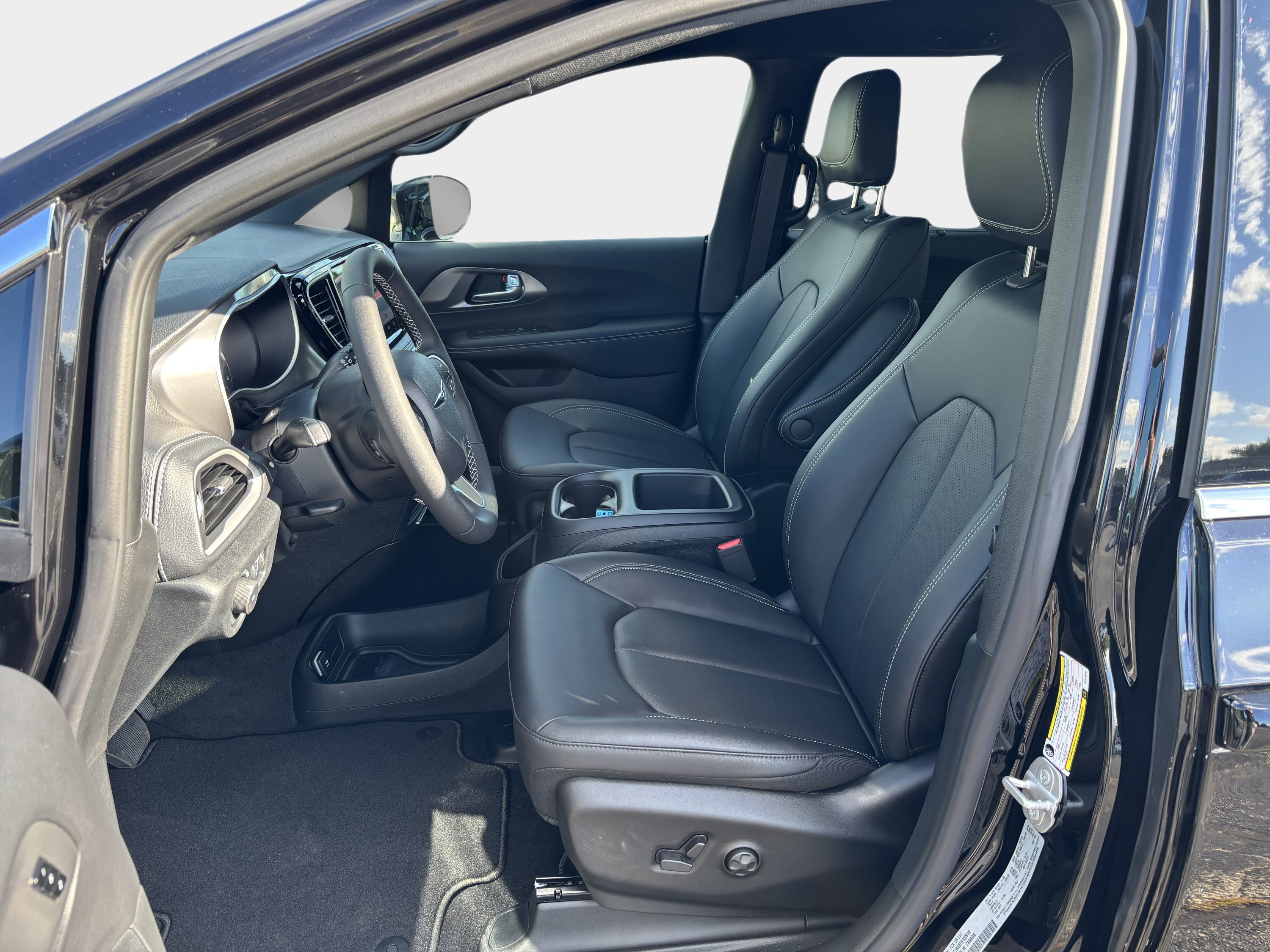 New 2026 Chrysler Pacifica Select image 9