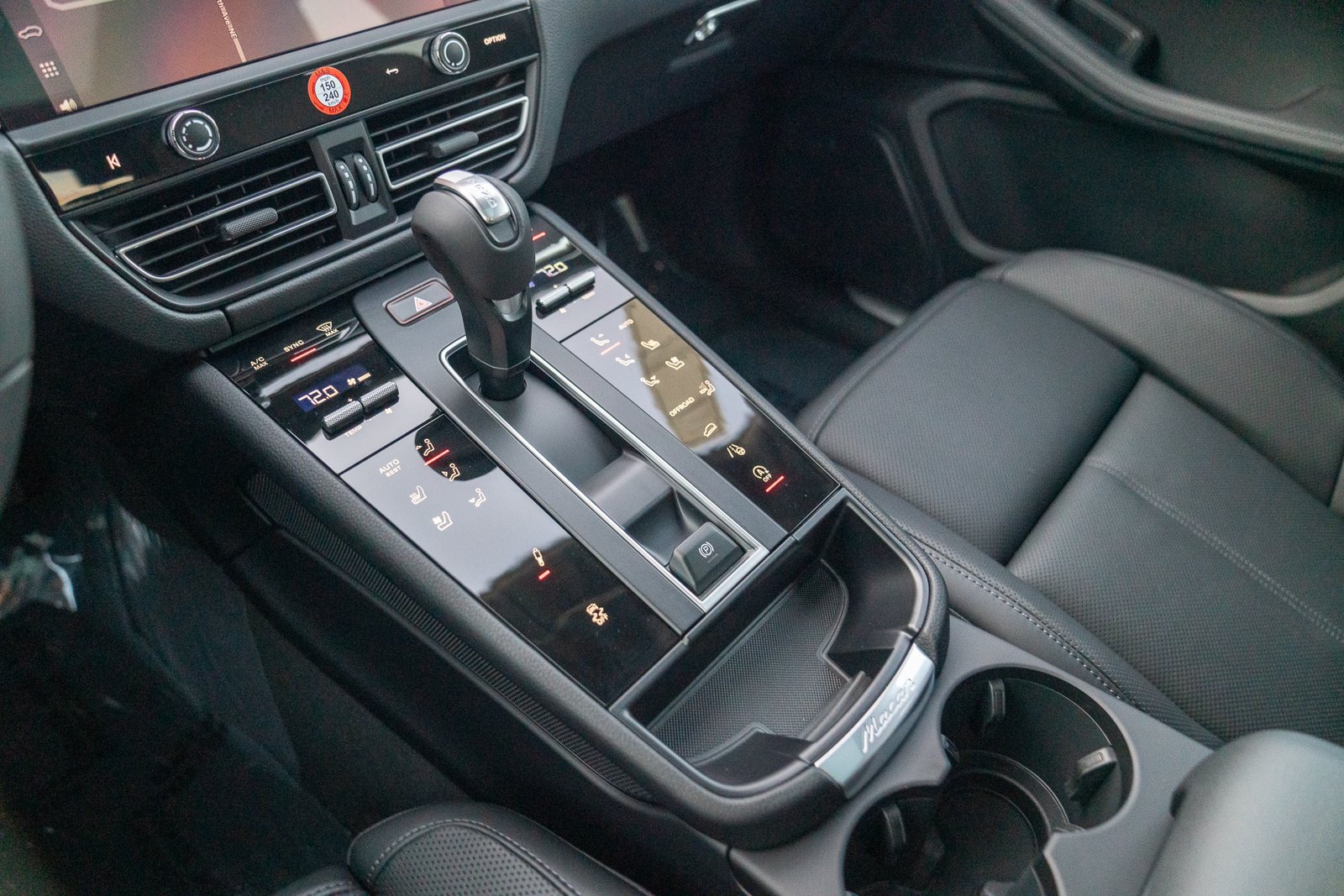 Certified 2026 Porsche Macan AWD/4WD image 21