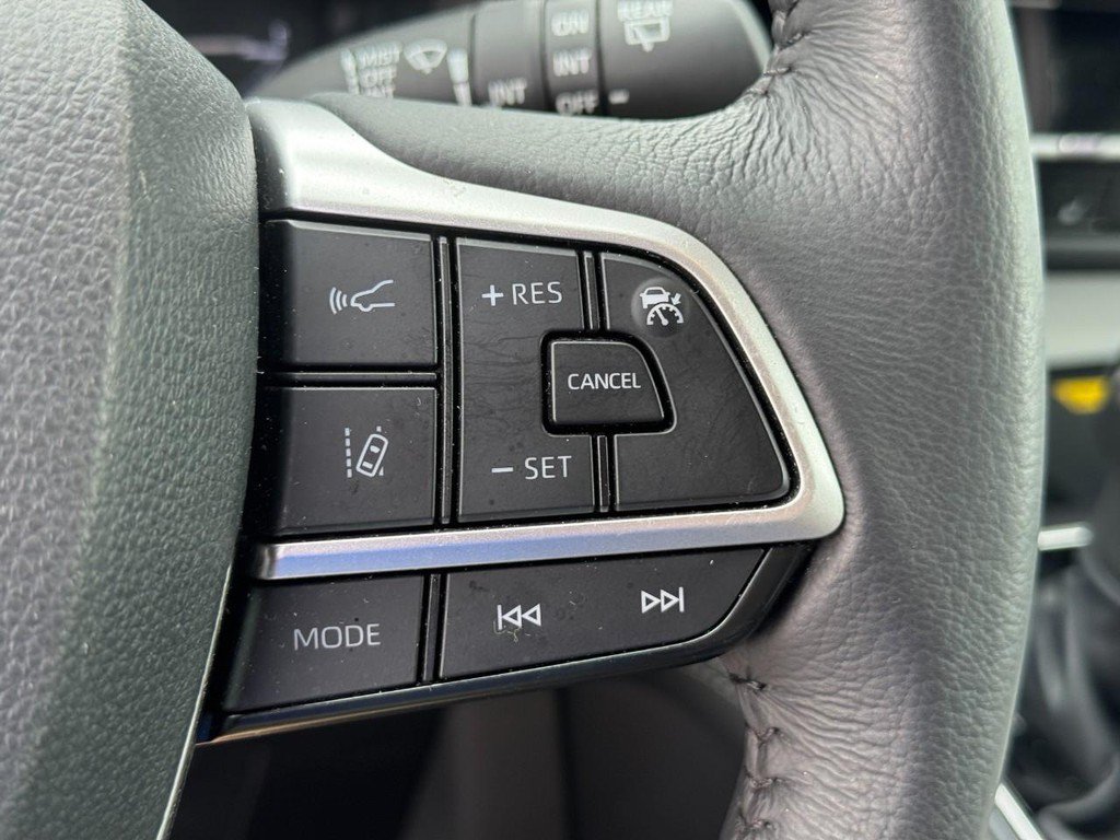 Used 2025 Toyota Sienna XLE FWD image 30