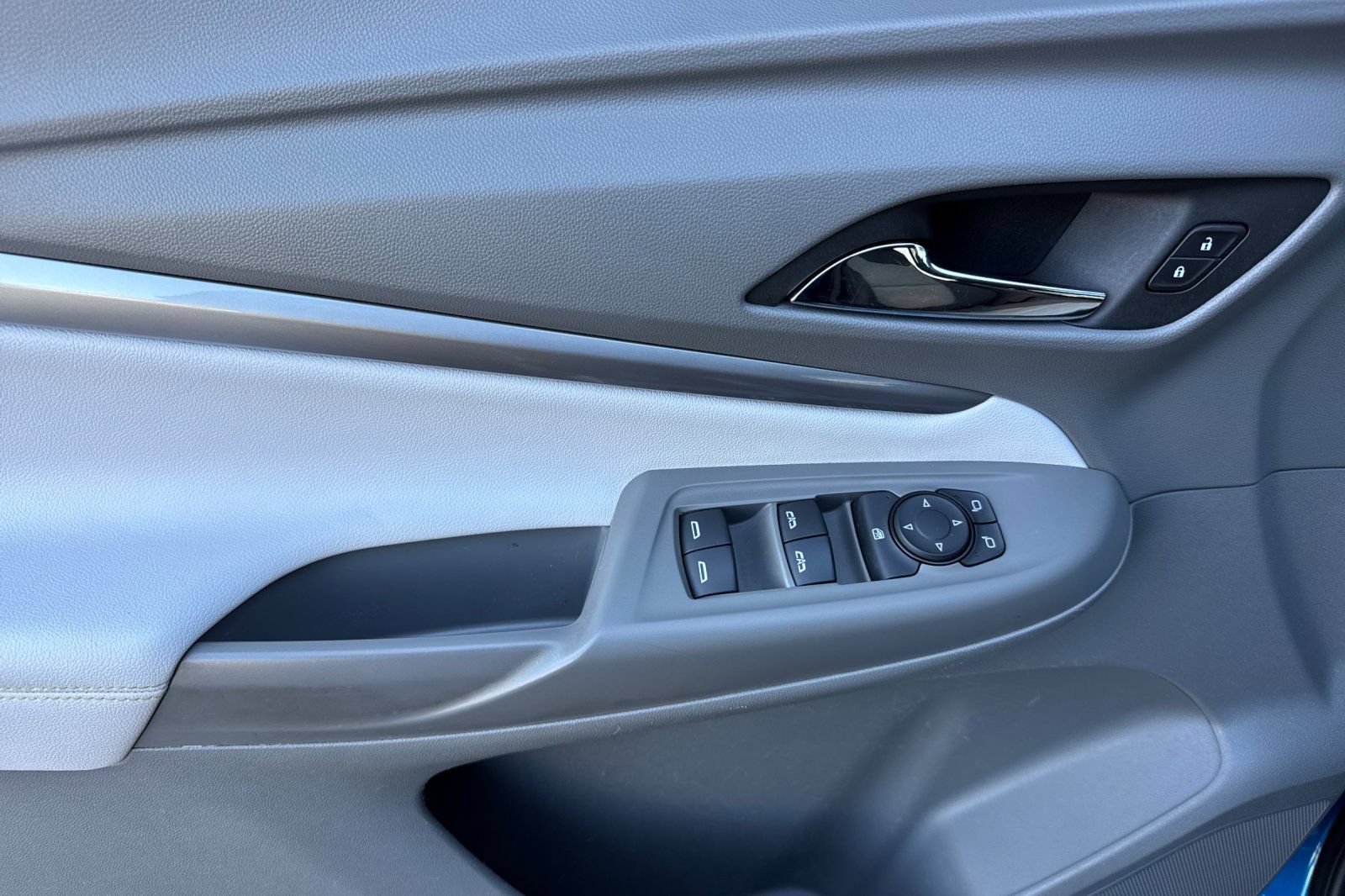 Used 2023 Chevrolet Bolt EUV Premier w/ Super Cruise Package FWD image 12