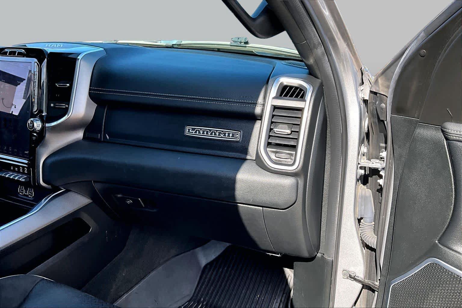 Used 2020 RAM 1500 Laramie w/ Sport Appearance Package AWD/4WD image 19