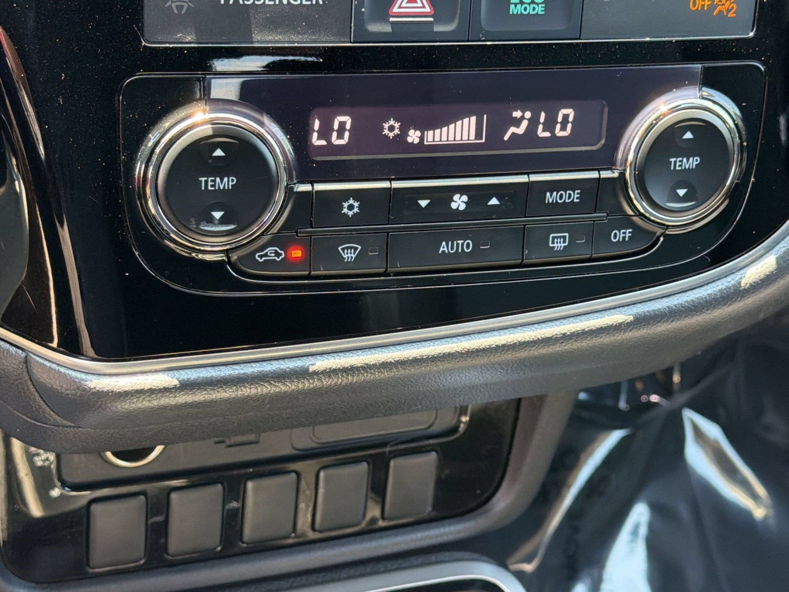 Used 2018 Mitsubishi Outlander ES AWD/4WD image 19