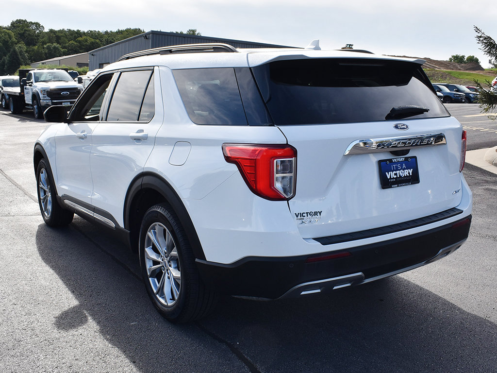 Used 2024 Ford Explorer XLT w/ Equipment Group 202A AWD/4WD image 3