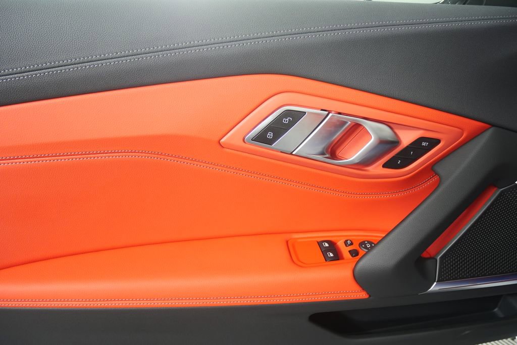 New 2026 BMW Z4 sDrive30i w/ Convenience Package image 9