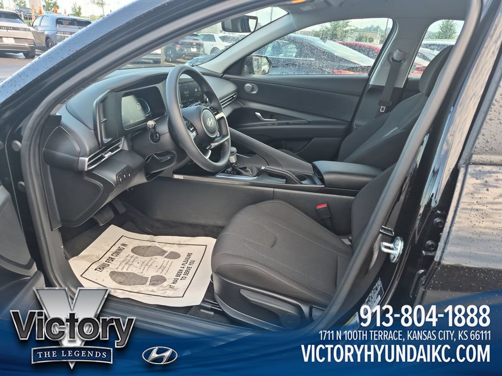 Used 2025 Hyundai Elantra SE FWD image 9
