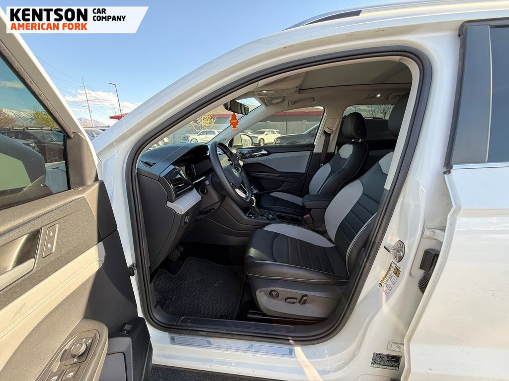 Used 2022 Volkswagen Taos SEL image 4