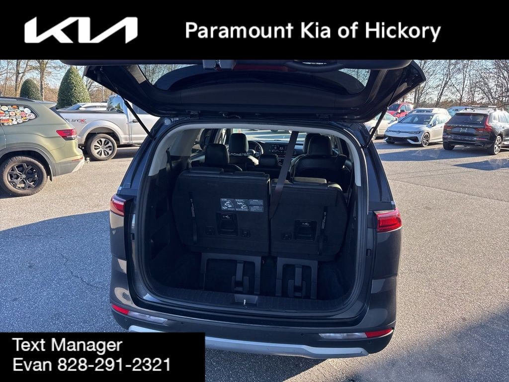 Used 2023 Kia Carnival LX image 9